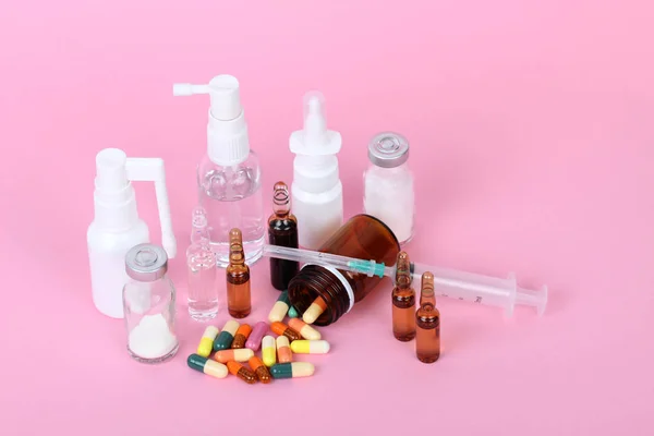 Bouteilles Médicales Isolées Sur Fond Rose Médicaments — Photo