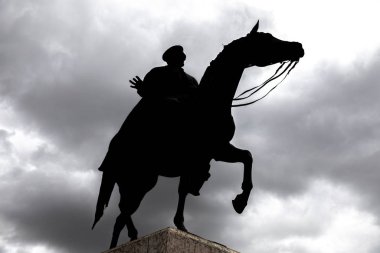 Ankara 'da Atatürk heykeli silüeti