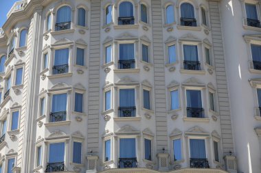 Soyut minimal mimari arka plan. Modern yapı cephesi ayrıntıları.