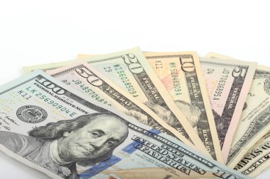 beyaz zemin üzerinde para