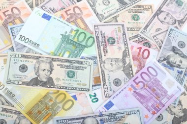 arka plan olarak birçok dolar ve euro banknot.