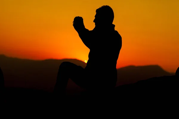 Silueta Del Hombre Atardecer — Foto de Stock