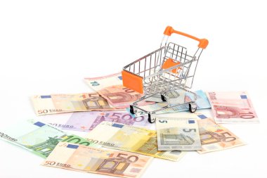 Bir alışveriş arabası ve euro banknotları