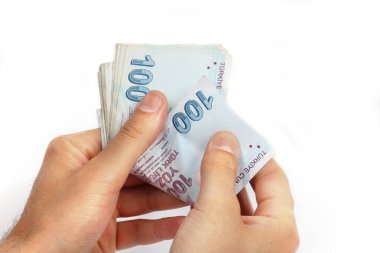 100 banknotta üst üste Türk lirası.