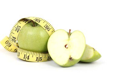 Beyaz zeminde kırmızı ve yeşil elma diyeti   