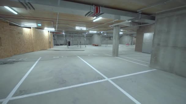 Spacious Well Lit Underground Car Park Free Parking Spaces — Stock Video