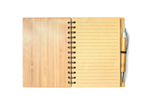特写面棕色笔记簿，页面内有线条，棕色笔隔离在白色背景上 — 图库照片