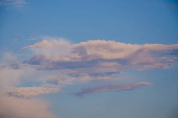 Awan volumetric saat matahari terbenam — Stok Foto