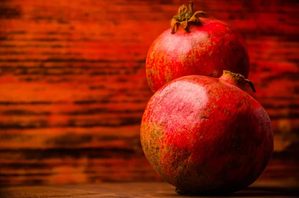 Granado Maduro Tableros Madera Pomegrato Jugoso Tablas Madera — Foto de Stock