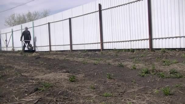 Arando Tierra Con Cultivador Manual Industria Agrícola — Vídeo de stock