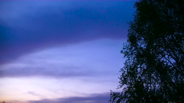 Krásný Šarlatový Západ Slunce Mraky Řítí Obloze — Stock video