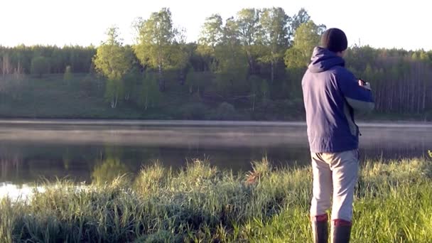 Homme Photographie Brouillard Matin Paysage Été Chaud — Video