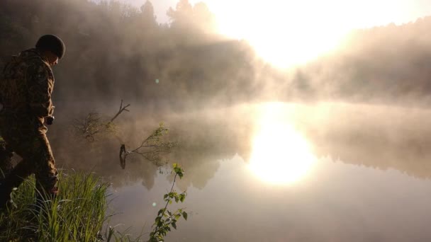 A man photographs the morning fog. Warm summer landscape — Stock Video
