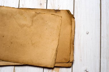 Gölge ile eski kitap sayfaları.