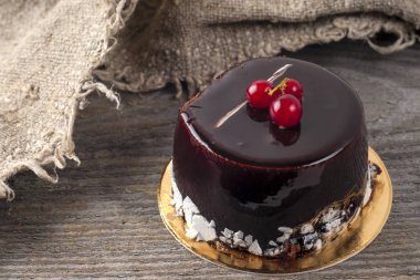 Lezzetli çikolatalı kek ustic ahşap arka plan