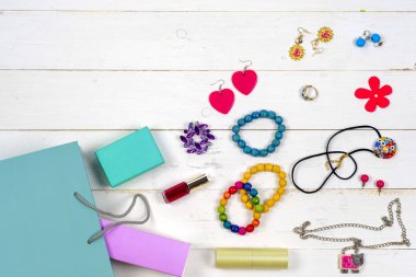 Kadının kozmetik ve aksesuarları