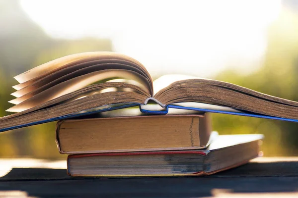 Doğal zemin üzerine kitaplar.