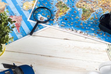 Seyahat - kavramı. Araba yolculuk planlama. Turist gerekli. Metin için yer