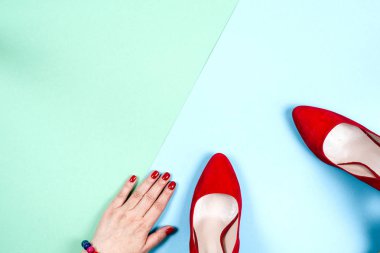Moda, yüksek topuklar üzerinde kadın farklı Ayakkabı