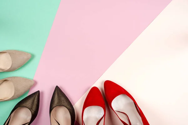 Мода, жіноче різне взуття на високих підборах — стокове фото