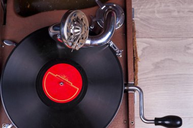 Eski gramofon oyuncu, portre