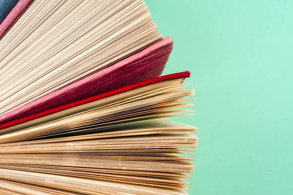 Top view of bright colorful hardback books in a circle. — Stock Photo, Image