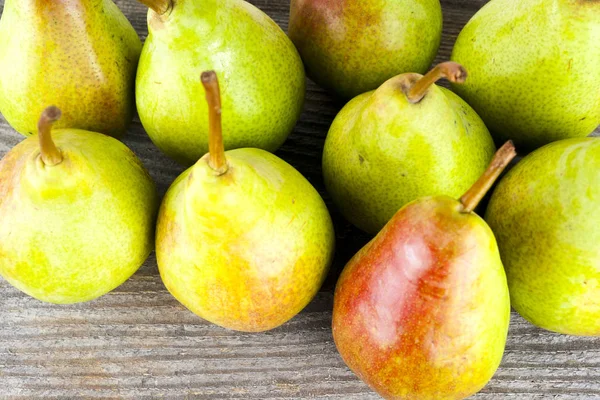 armutlar beyaz arkaplanda izole