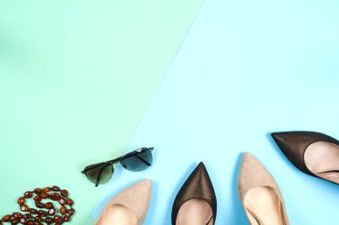 Moda, yüksek topuklar üzerinde kadın farklı Ayakkabı