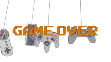 Game Over farklı oyun çubukları arka plan asılı onların tel üzerinde