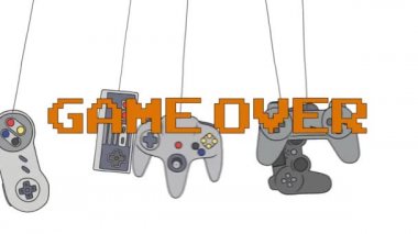 Game Over farklı oyun çubukları arka plan asılı onların tel üzerinde
