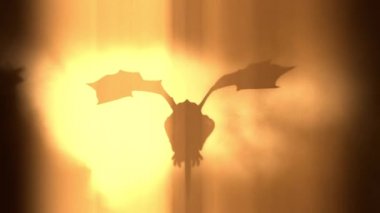 Güneşe doğru uçan bir ejderha arkası