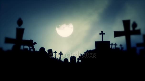 Cimetière chassé avec des corbeaux noirs et une pleine lune montante 