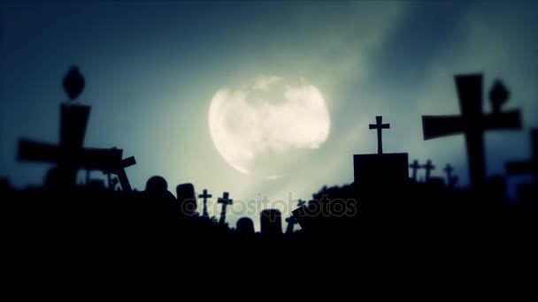 Cimetière effrayant et corbeaux lors d'une nuit effrayante 