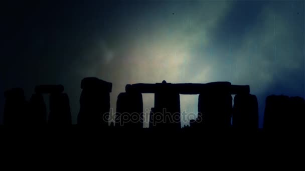 Silhouette de Stonehenge la nuit sous une tempête de foudre et la pluie — Video