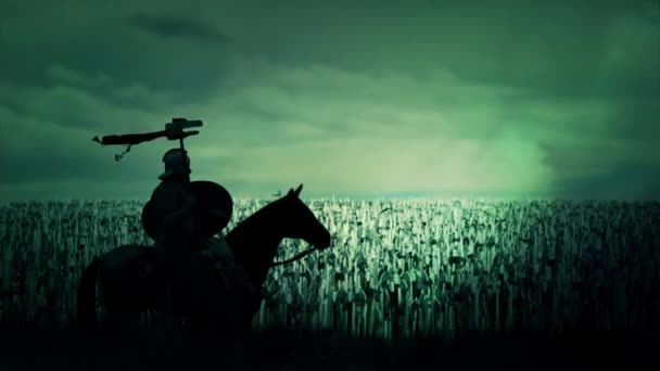 Soldado da cavalaria romana sentado em seu cavalo na frente de um exército maciço — Vídeo de Stock