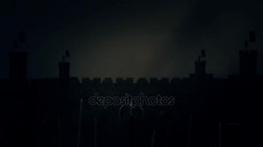 Ortaçağ kuşatma altında fırtınalı hava Lightning'ler ile kale duvarları önünde