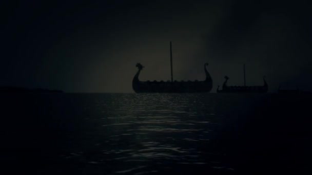 Vikingové lodí flotily plující na břeh v deštivý den