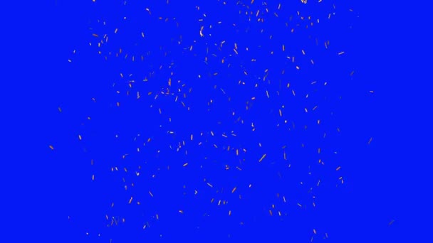 Chispas de fuego volando sobre un fondo de pantalla azul — Vídeo de stock