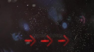 Kirli bir ekranda ok uyarı işaret ile acil tahliye