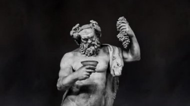Dionysos heykel heykel yavaş siyah bir zemin üzerine