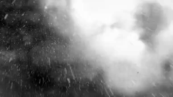 Grote sneeuw onweer en zware wolken — Stockvideo