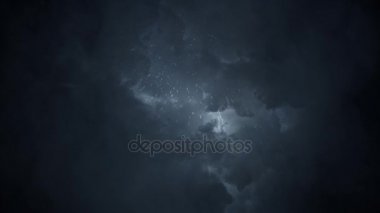 Bir fırtına ve yağmur altında aşağı kırma uçak