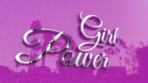 Título do poder da menina em um fundo rosa — Vídeo de Stock