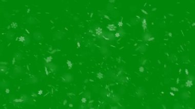 Yeşil ekran arka plan üzerinde aşağı düşen kar taneleri