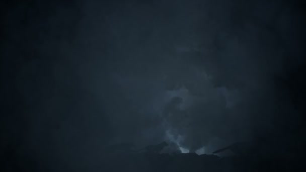 狼が壮大な雷嵐の中走っている大きなパック — ストック動画