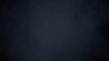 Yıldırım Fırtınası Altında İnsan Kafatası Yığını