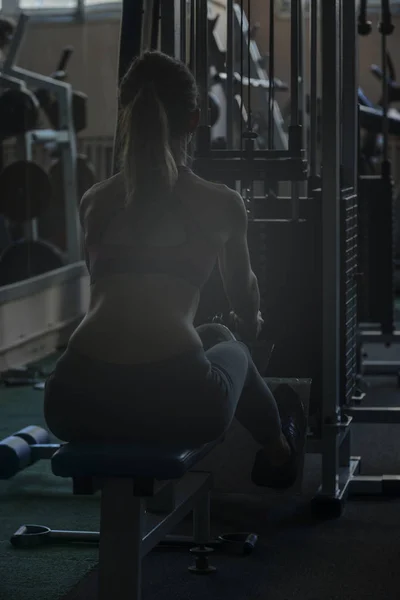 Mulher em treinamento de fitness — Fotografia de Stock