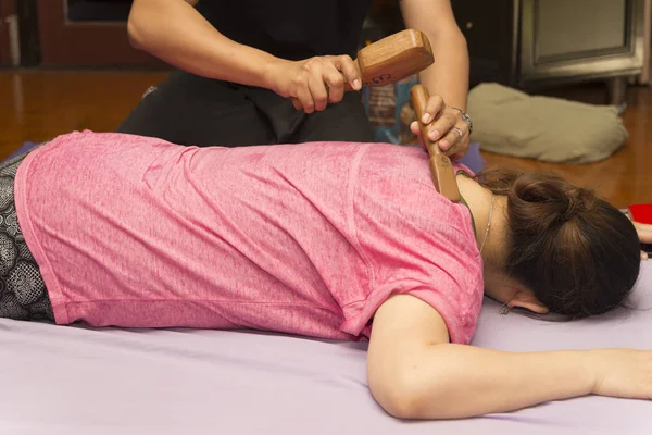 Thaise massage hamers tok sen — Stockfoto