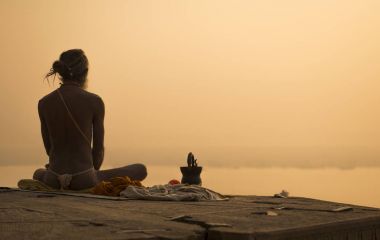 Yogi Hindistan'da Varanasi, Ganj çıkabilir şehir
