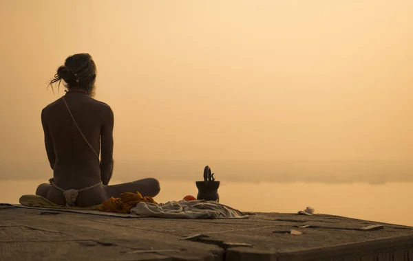 Yogi Hindistan'da Varanasi, Ganj çıkabilir şehir
